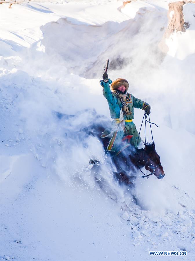 CHINA-INNER MONGOLIA-SNOWFIELD HORSE TAMING (CN)