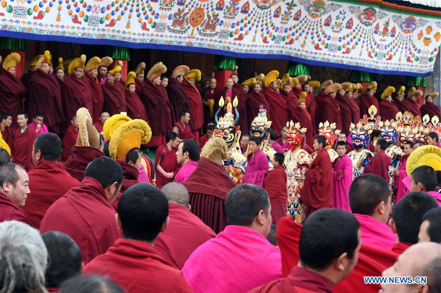 CHINA-GANSU-XIAHE-LABRANG MONASTERY-DANCE (CN)