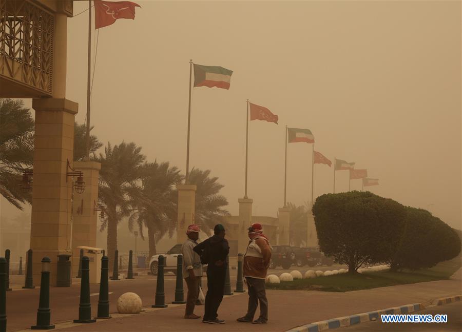 KUWAIT-KUWAIT CITY-HEAVY DUST