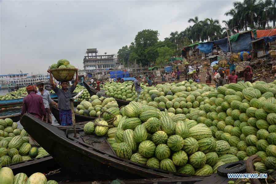 BANGLADESH-DHAKA-WATERMELON-DAILY LIFE