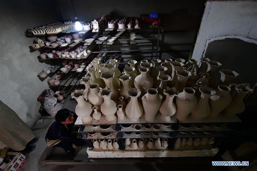 CHINA-HENAN-RU PORCELAIN-MAKING (CN)