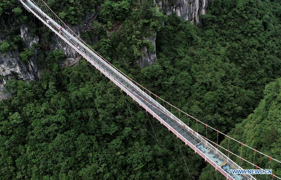 #CHINA-HUBEI-ENSHI-GLASS BOTTOM BRIDGE (CN)