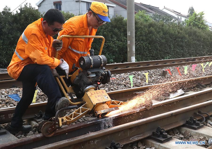 CHINA-SHANGHAI-HEAT-RAIL MAINTENANCE (CN)