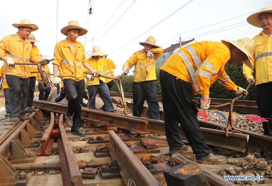 CHINA-SHANGHAI-HEAT-RAIL MAINTENANCE (CN)