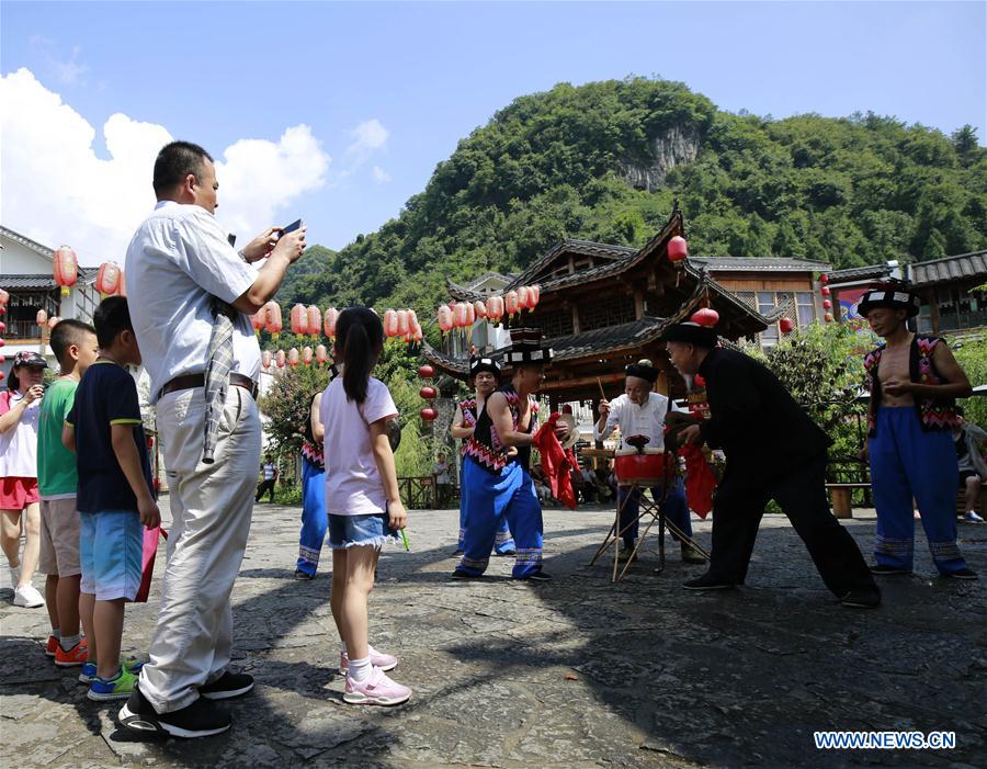 #CHINA-HUNAN-ZHANGJIAJIE-FOLK ART (CN)