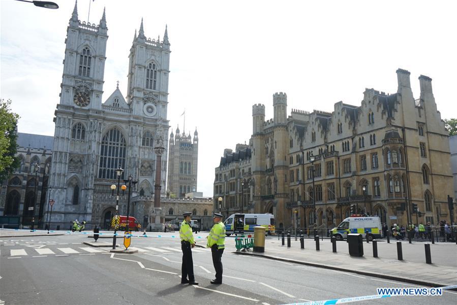 BRITAIN-LONDON-PARLIAMENT-CAR CRASH