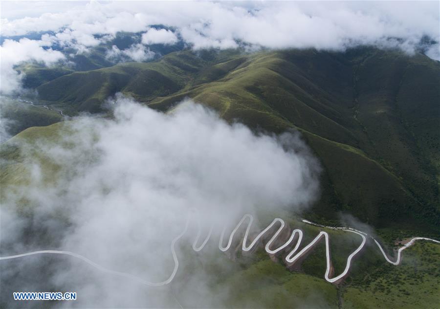 CHINA-SICHUAN-RANGTANG-MOUNTAIN-HIGHWAY (CN)