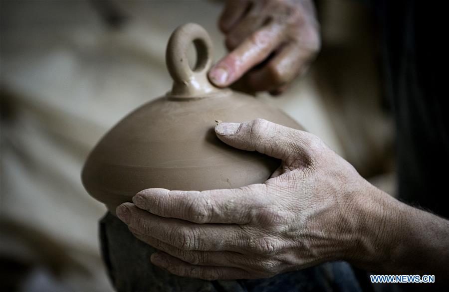 IRAN-LALEJIN CITY-POTTERY