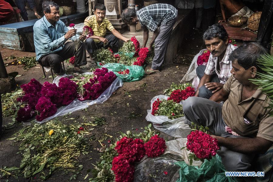 INDIA-KOLKATA-FLOWER MARKET