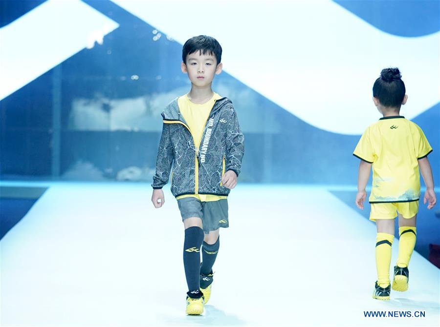 CHINA-BEIJING-FASHION WEEK (CN)