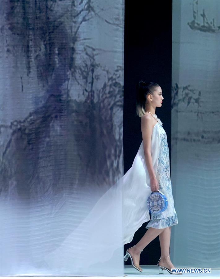 CHINA-BEIJING-FASHION WEEK (CN)