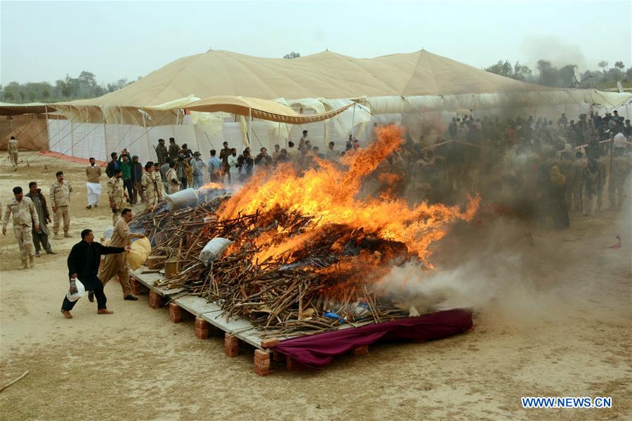 PAKISTAN-LAHORE-DRUGS-BURNING-CEREMONY