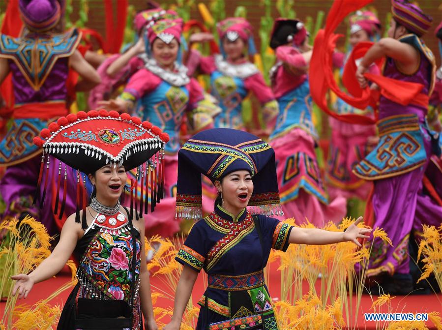 CHINA-GUANGXI-ETHNIC GROUP-COSTUMES (CN)