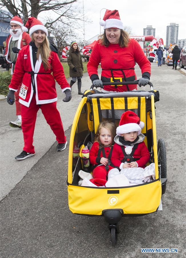 CANADA-ONTARIO-HAMILTON-SANTA 5K RUN