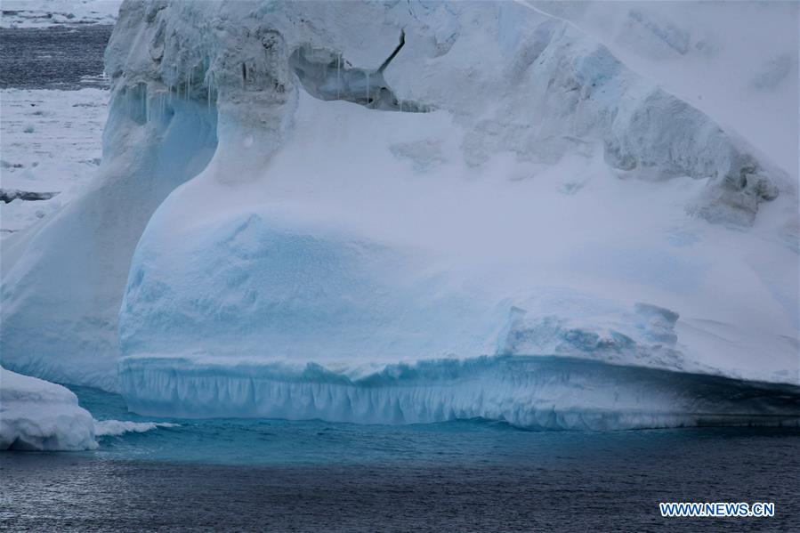 SOUTHERN OCEAN-CHINA'S RESEARCH ICEBREAKER XUELONG-ICEBERG