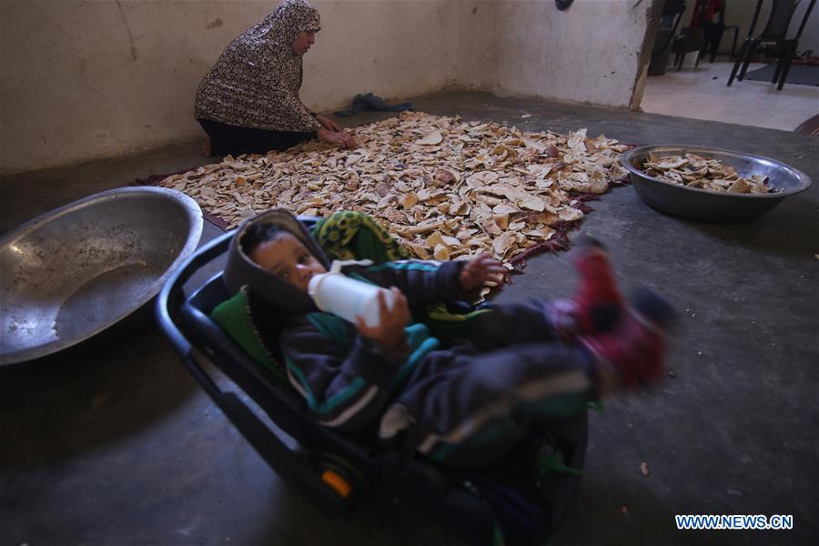 MIDEAST-GAZA-BREAD-REMAINS