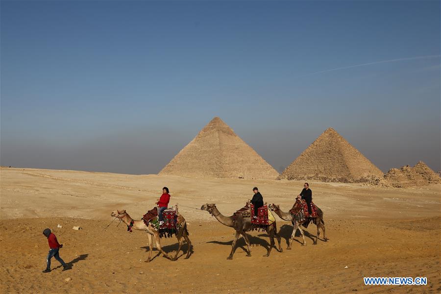 EGYPT-GIZA-PYRAMIDS-TOURISM