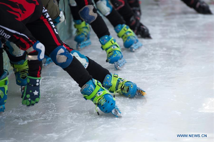 (SP)CHINA-BEIJING-YANQING-PRIMARY SCHOOL STUDENTS-SKATING(CN)