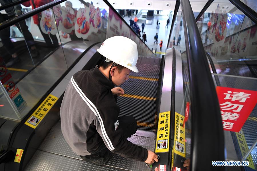 CHINA-GUANGXI-NANNING-RAILWAY WORKER (CN)