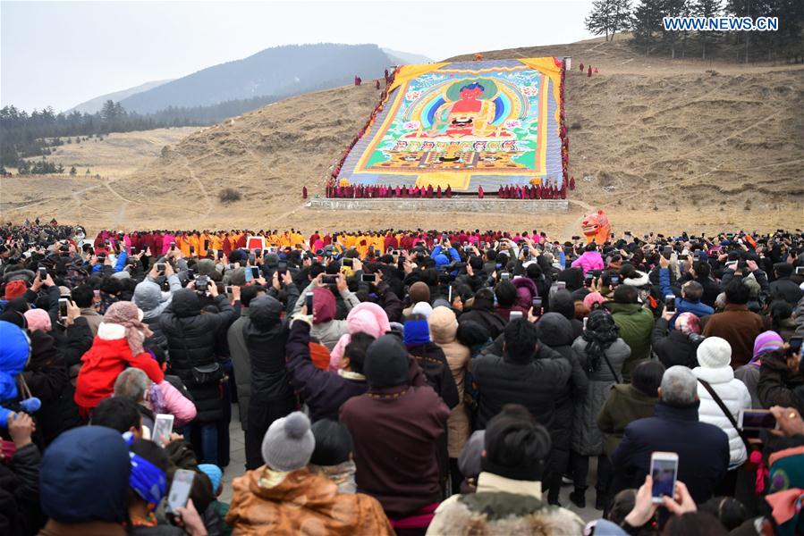 CHINA-GANSU-LABRANG MONASTERY-SUNNING OF THE BUDDHA CEREMONY (CN)