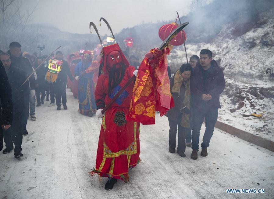 CHINA-GANSU-LONGNAN-LANTERN FESTIVAL-FOLK OPERA (CN)