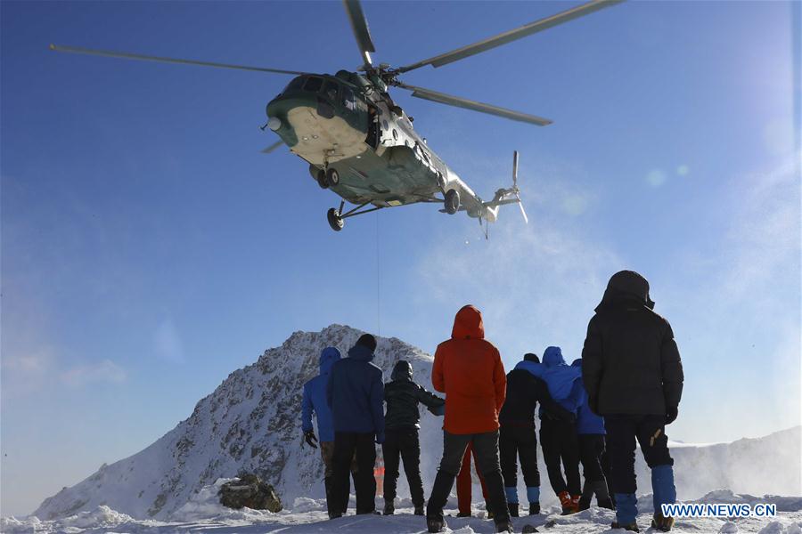 CHINA-XINJIANG-AVALANCHES-RESCUE (CN)