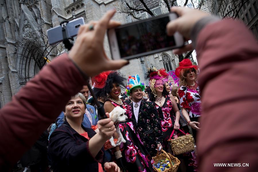 U.S.-NEW YORK-EASTER PARADE-BONNET FESTIVAL