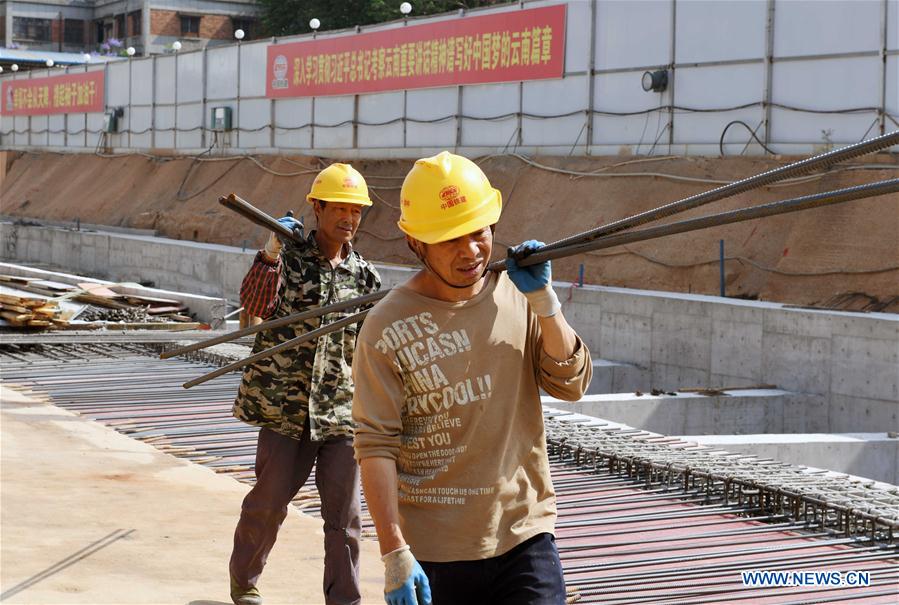 CHINA-LABOR DAY HOLIDAY-WORKERS (CN)