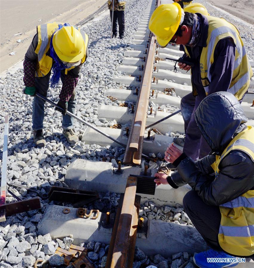 #CHINA-GANSU-JIUQUAN-RAILWAY-TRACK LAYING (CN)