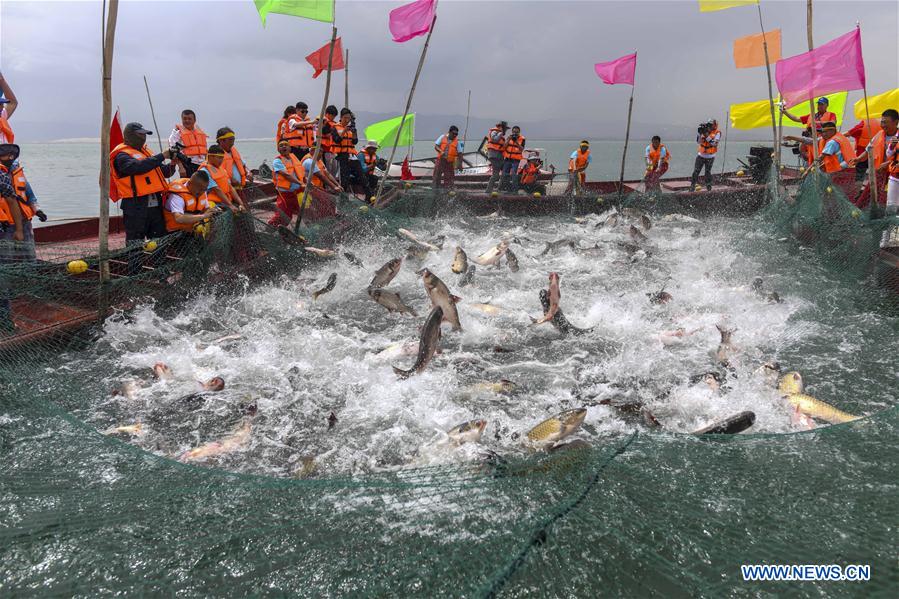 CHINA-XINJIANG-BOSTAN LAKE-FISHING SEASON (CN)