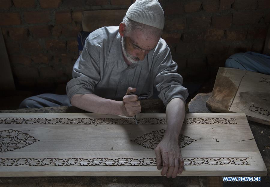 KASHMIR-SRINAGAR-WALNUT WOOD CARVING