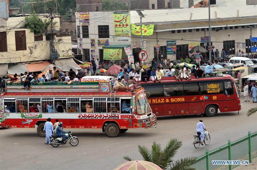 PAKISTAN-LAHORE-EID-AL-ADHA-TRAVELERS