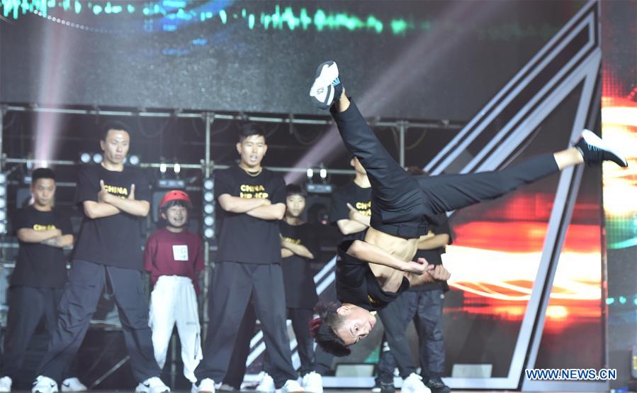 CHINA-ZHENGZHOU-STREET DANCE (CN)