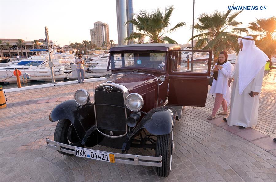 KUWAIT-KUWAIT CITY-VINTAGE CAR-SHOW