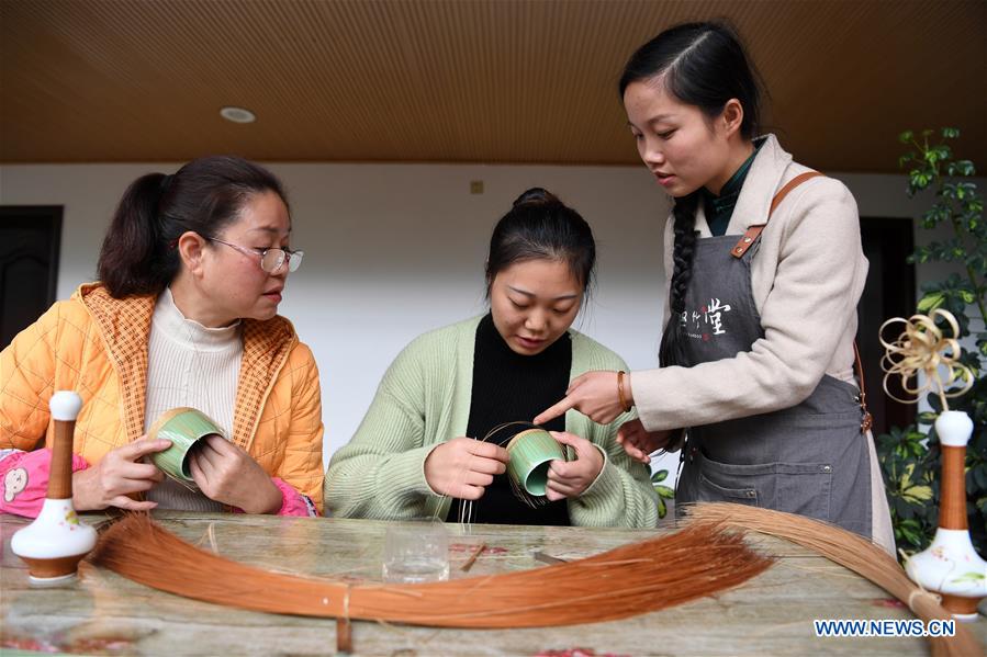 (FOCUS)CHINA-GUIZHOU-CHISHUI-BAMBOO WEAVING-CRAFTSWOMAN-TRAINING CENTER (CN)