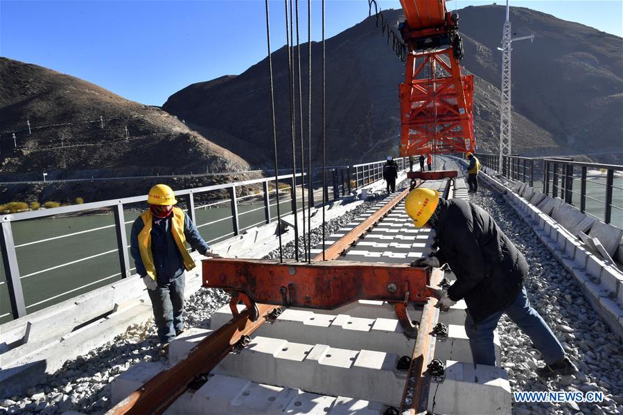 CHINA-TIBET-LHASA-NYINGCHI RAILWAY-BRIDGE-RAIL LAYING-COMPLETION (CN)