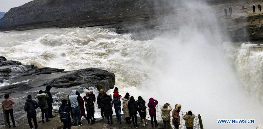 CHINA-HUKOU WATERFALL-WINTER SCENERY (CN)