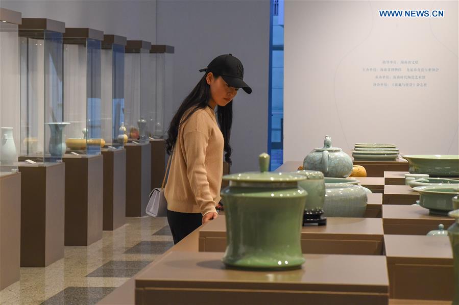 CHINA-HAINAN-HAIKOU-CELADON PORCELAIN-EXHIBITION (CN)