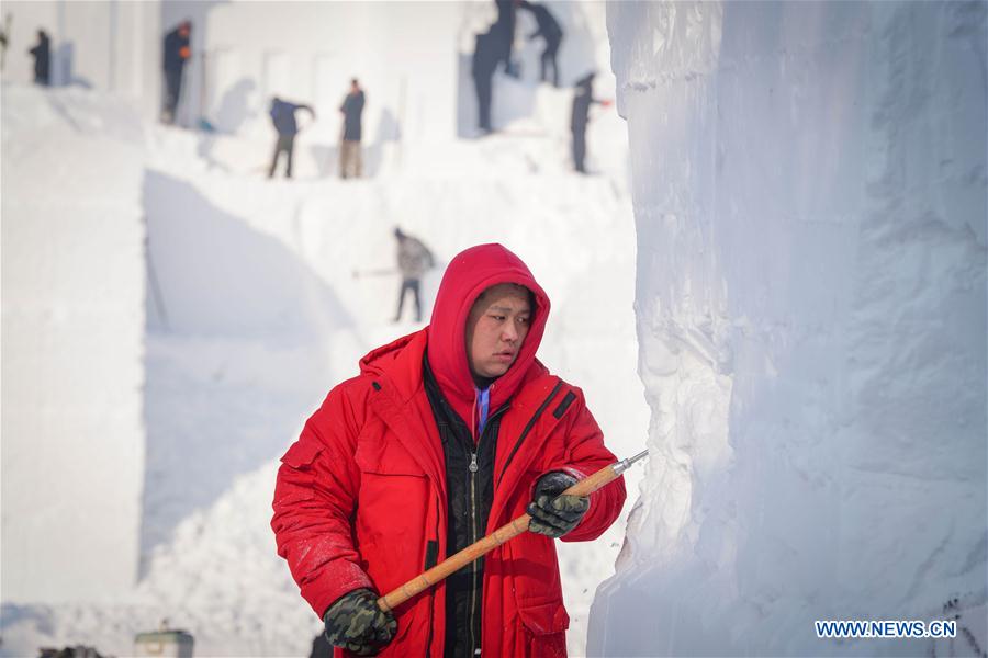 CHINA-HEILONGJIANG-HARBIN-COLLEGE STUDENT-SNOW SCULPTURE COMPETITION (CN)