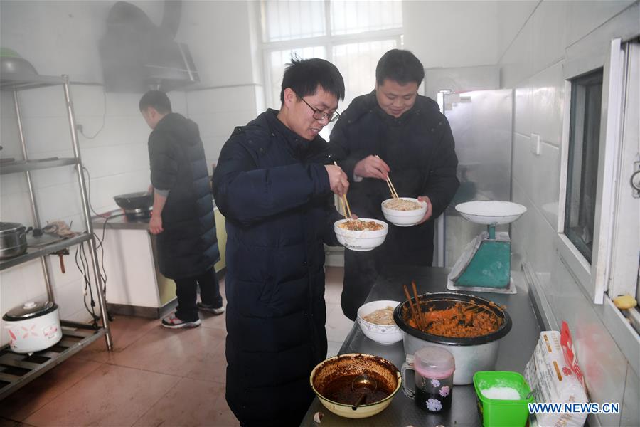 CHINA-SHAANXI-BAOJI-QINGSHIYA RAILWAY STATION (CN)