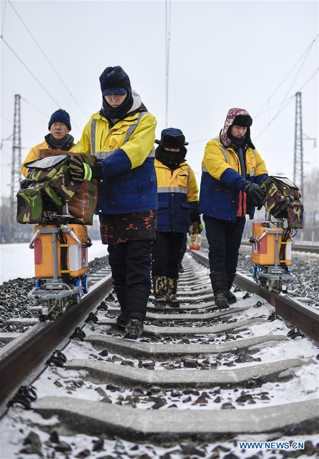 CHINA-CHANGCHUN-SPRING FESTIVAL TRAVEL RUSH-RAILWAY-WORKER (CN) 