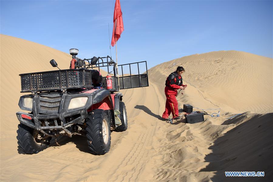 CHINA-XINJIANG-TAKLIMAKAN DESERT-OIL WORKER (CN)