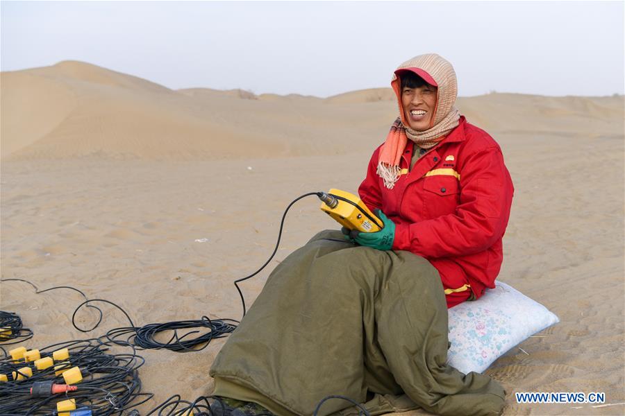 CHINA-XINJIANG-TAKLIMAKAN DESERT-OIL WORKER (CN)