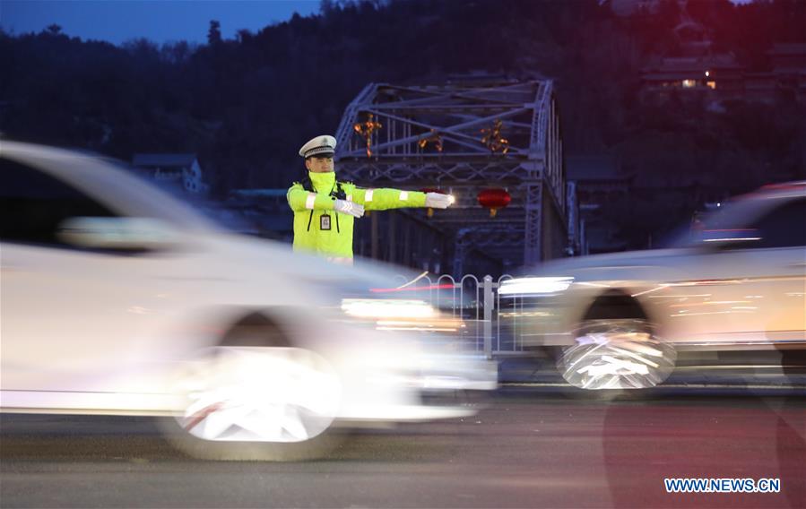 CHINA-GANSU-LANZHOU-LUNAR NEW YEAR EVE-TRAFFIC POLICE (CN)