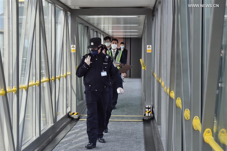 CHINA-BEIJING-BATTLE AGAINST VIRUS-POLICEMAN (CN)