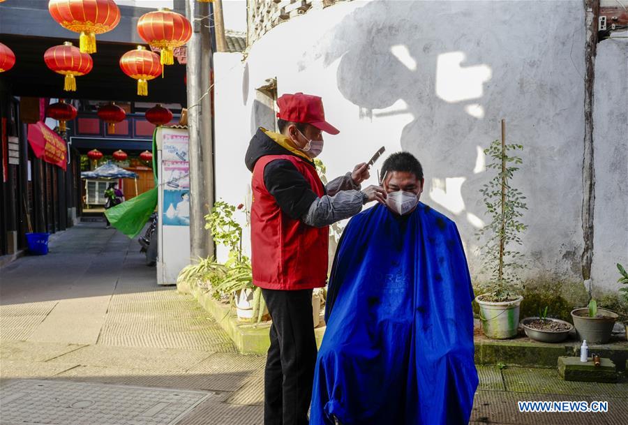 CHINA-CHONGQING-NCP-VOLUNTEER BARBERS (CN)