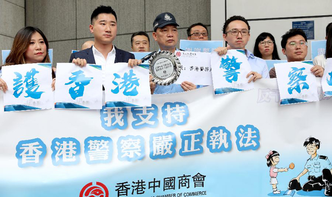 Members of Hong Kong China Chamber of Commerce express support for police