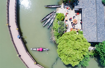 People greet "Lixia" in Tangqi ancient town, E China