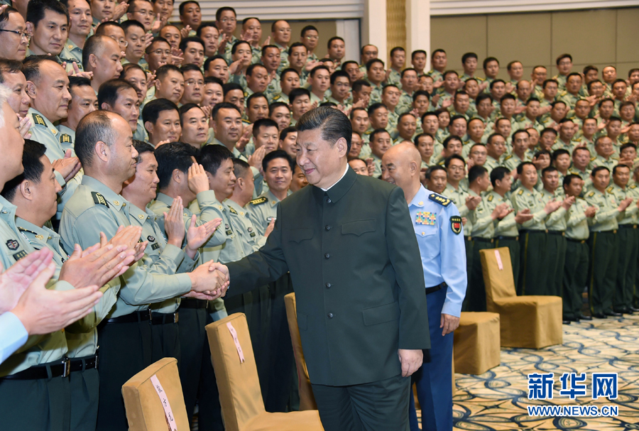 6月22日，正在山西省考察工作的中共中央總書記、國(guó)家主席、中央軍委主席習(xí)近平在太原接見(jiàn)駐晉部隊(duì)師以上領(lǐng)導(dǎo)干部和建制團(tuán)單位主官。新華社記者 琚振華 攝