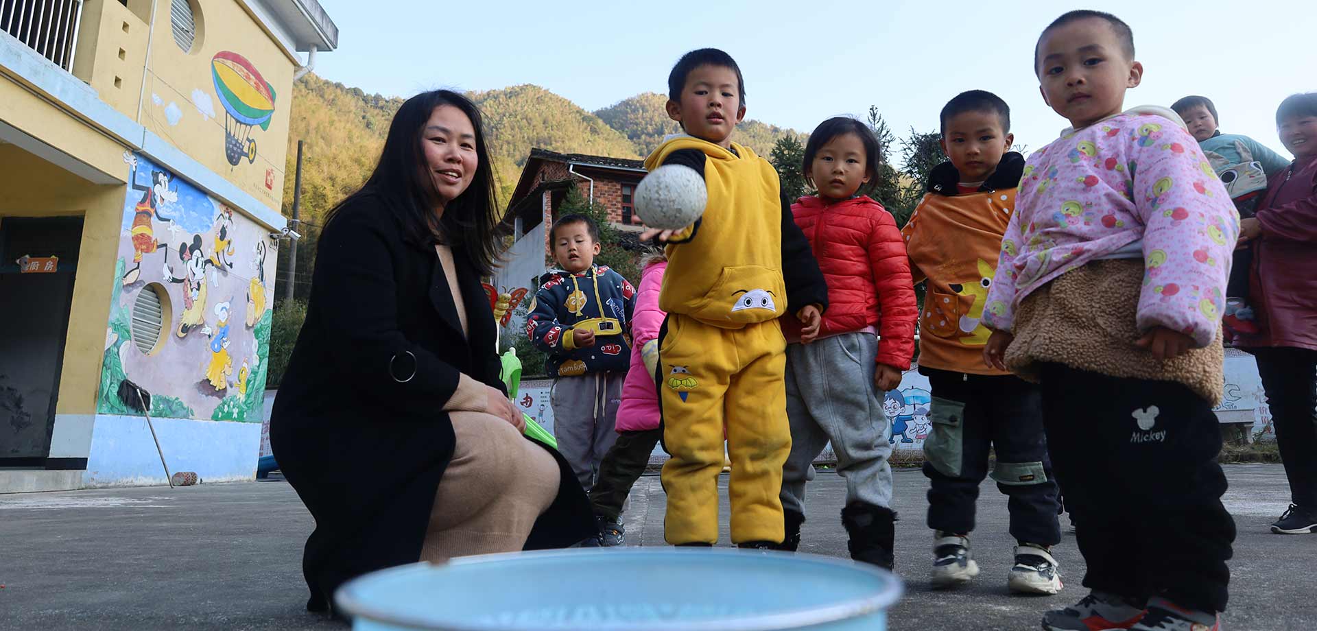 【顯影中國(guó)】?jī)蓚€(gè)老師六個(gè)娃 大山深處的幼兒園